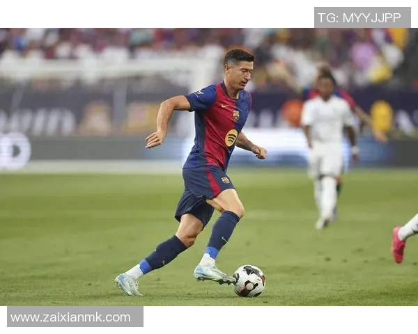 莱万状态火热欧冠赛场10场斩获12球稳居射手榜首位 莱万状态火热欧冠赛场10场斩获12球稳居射手榜首位